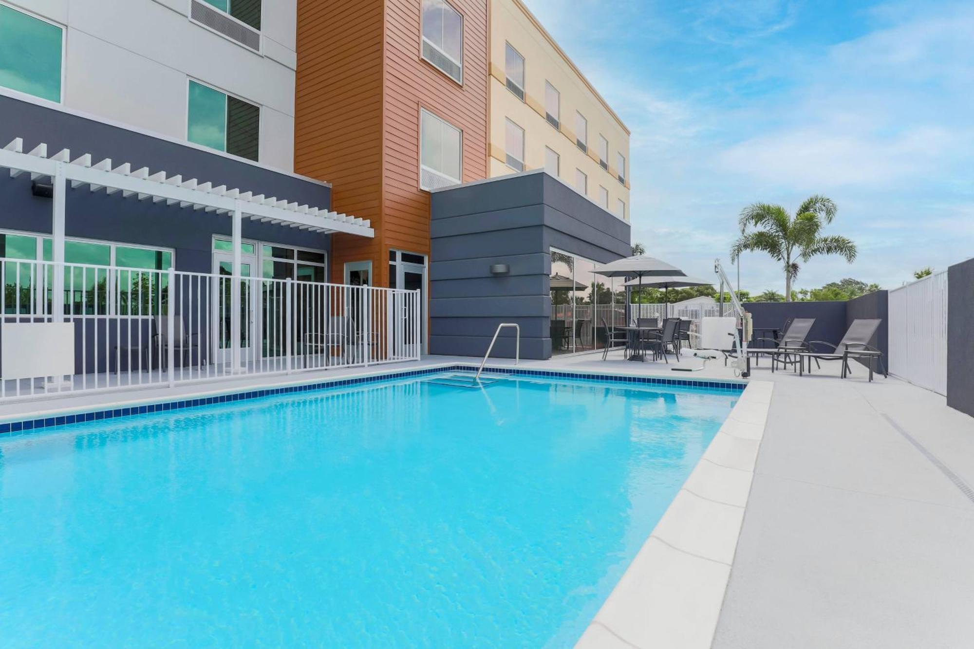 Fairfield By Marriott Inn & Suites Cape Coral North Fort Myers Exterior foto
